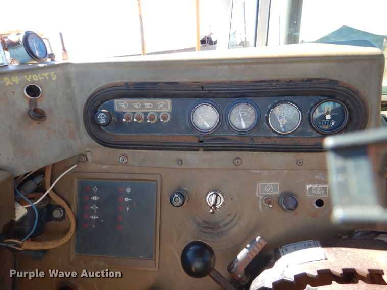 image for item DJ8880 1992 Caterpillar 613C  elevating scraper