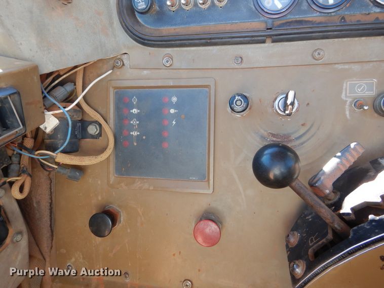 image for item DJ8880 1992 Caterpillar 613C  elevating scraper