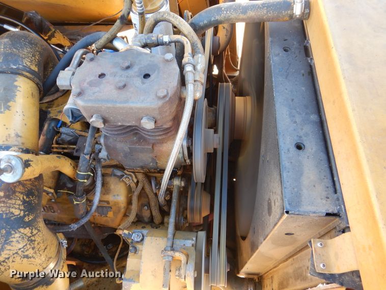 image for item DJ8880 1992 Caterpillar 613C  elevating scraper