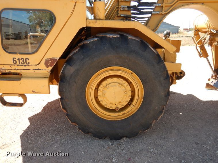 image for item DJ8880 1992 Caterpillar 613C  elevating scraper