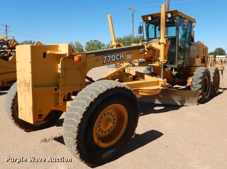 image for item DJ8881 2003 John Deere 770CH  motor grader