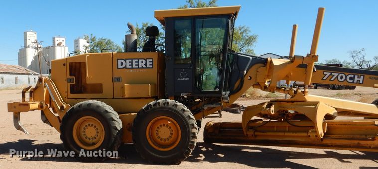 image for item DJ8881 2003 John Deere 770CH  motor grader