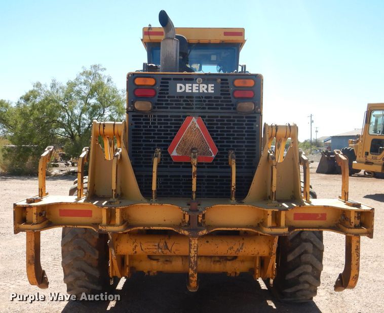 image for item DJ8881 2003 John Deere 770CH  motor grader