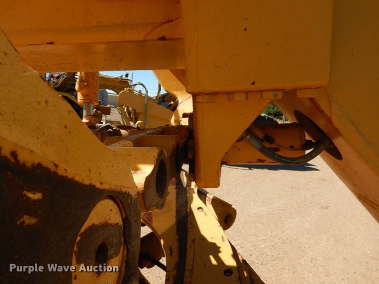 image for item DJ8881 2003 John Deere 770CH  motor grader