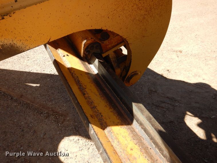 image for item DJ8881 2003 John Deere 770CH  motor grader