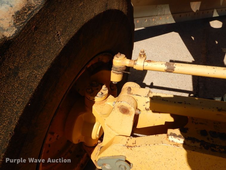 image for item DJ8881 2003 John Deere 770CH  motor grader