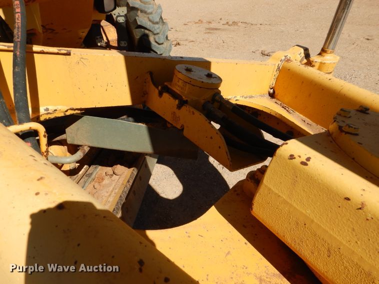 image for item DJ8881 2003 John Deere 770CH  motor grader