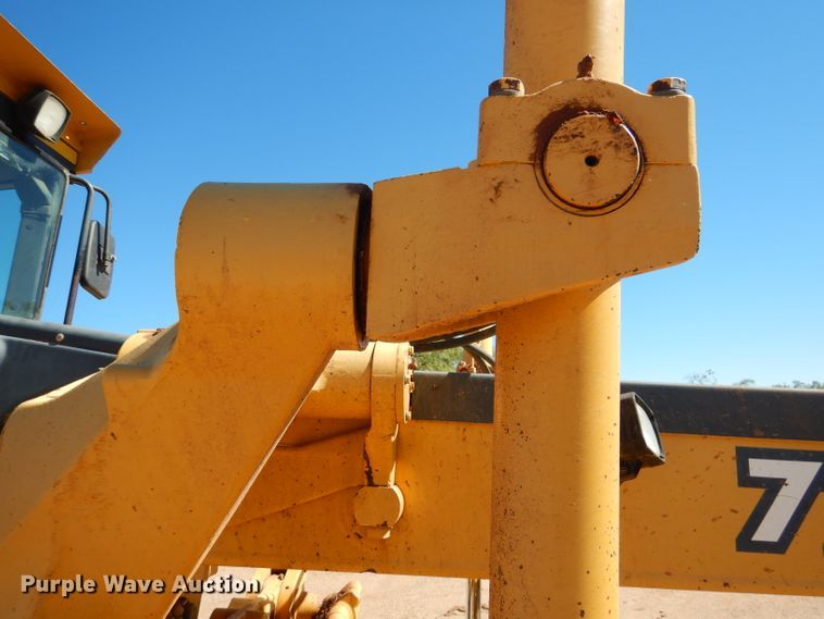 image for item DJ8881 2003 John Deere 770CH  motor grader