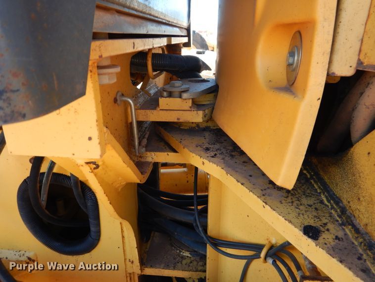 image for item DJ8881 2003 John Deere 770CH  motor grader