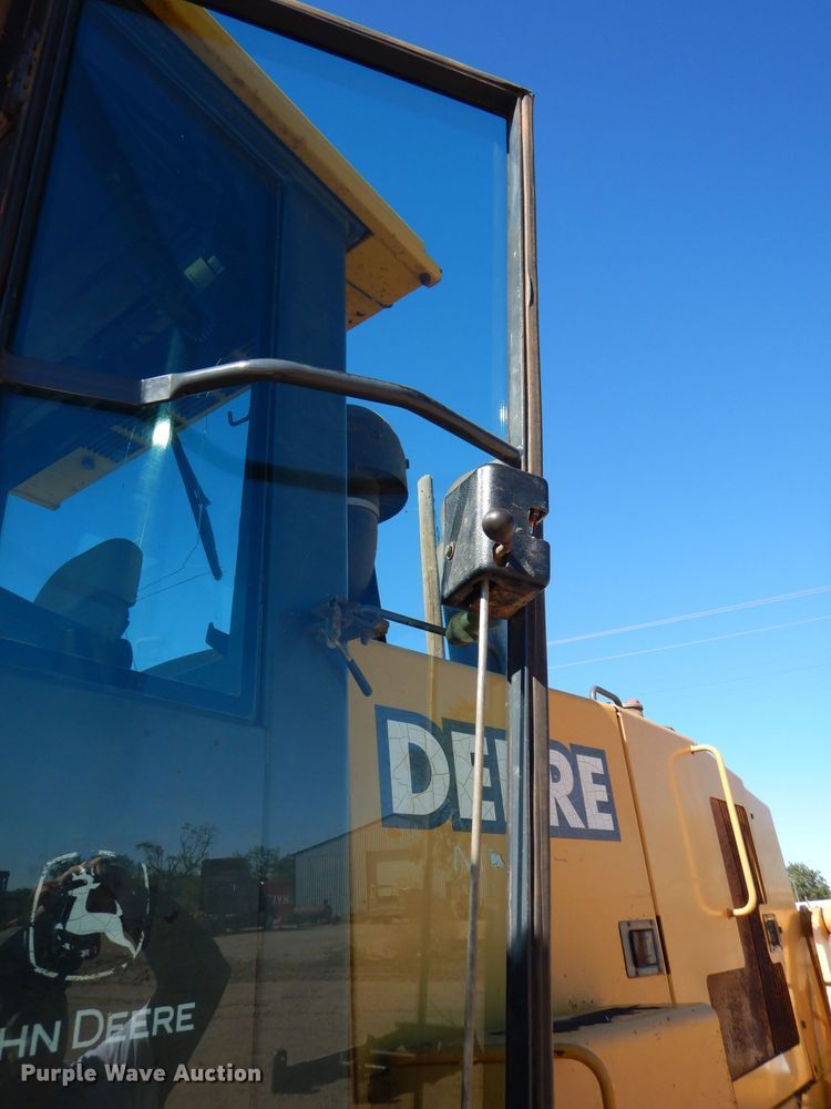 image for item DJ8881 2003 John Deere 770CH  motor grader