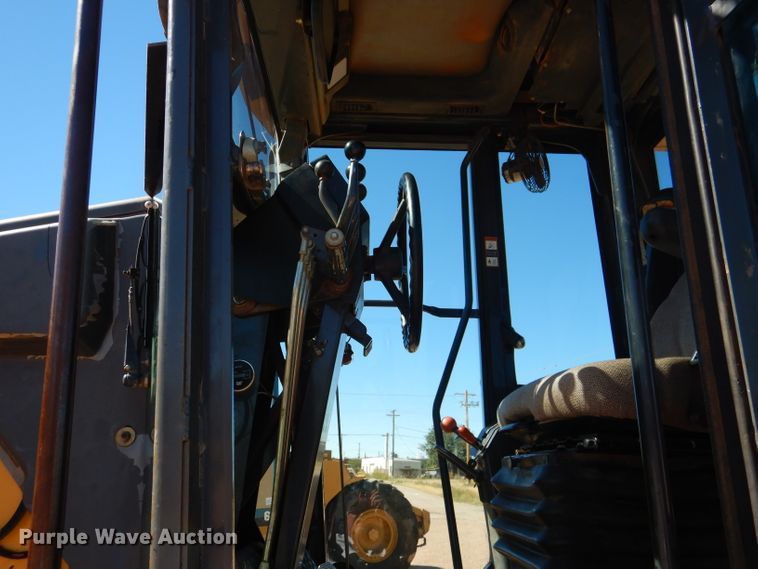 image for item DJ8881 2003 John Deere 770CH  motor grader