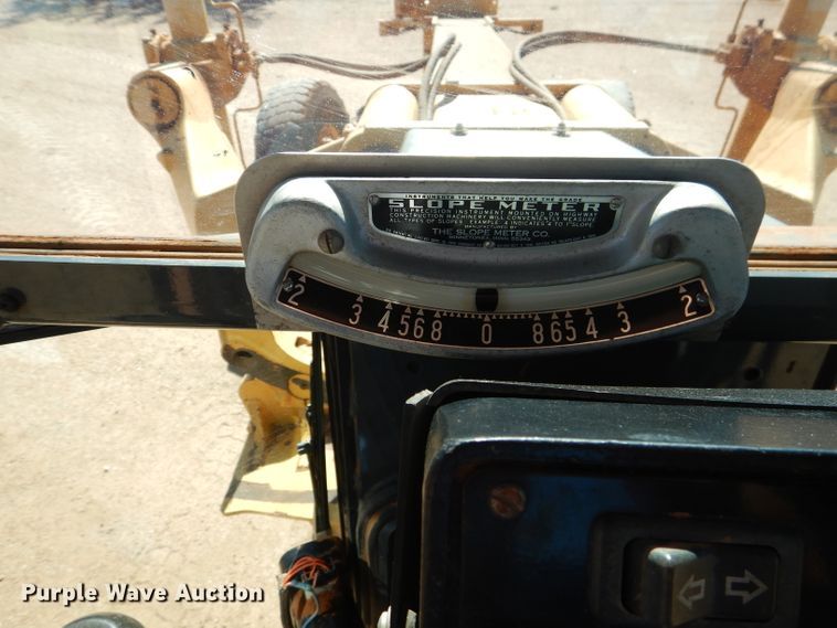 image for item DJ8881 2003 John Deere 770CH  motor grader