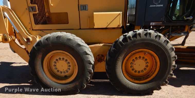 image for item DJ8881 2003 John Deere 770CH  motor grader