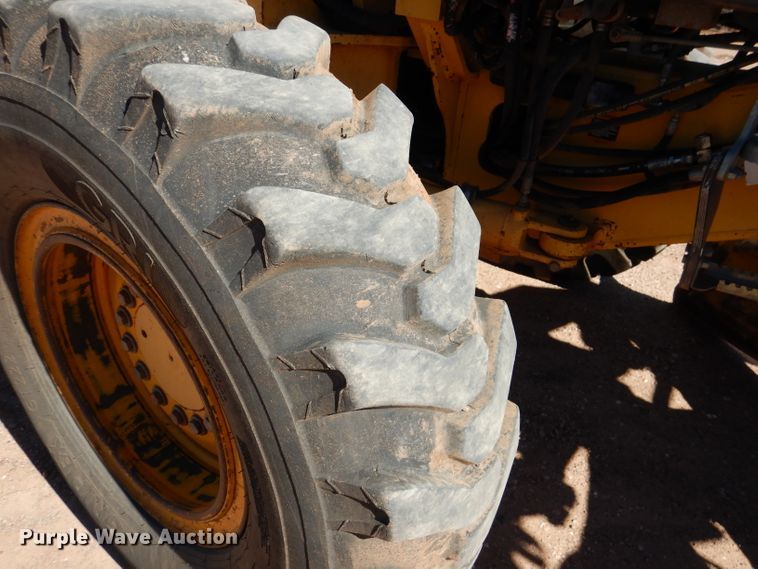 image for item DJ8881 2003 John Deere 770CH  motor grader