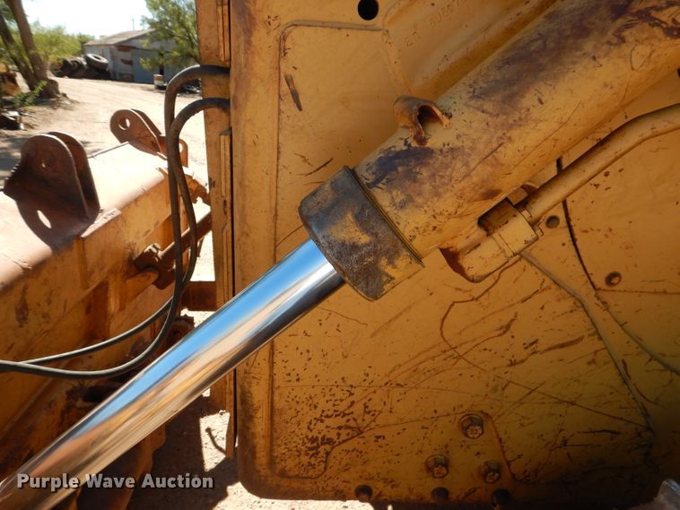 image for item DJ8882 1984 Caterpillar D6D  dozer
