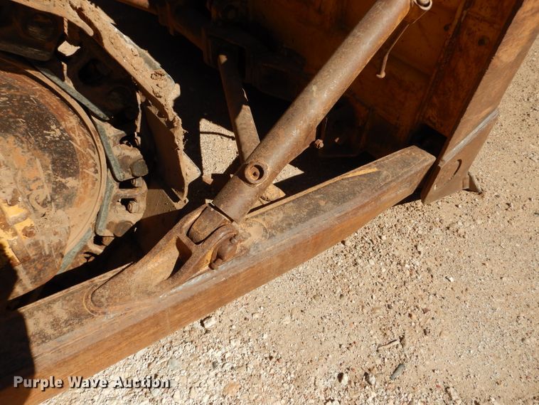 image for item DJ8882 1984 Caterpillar D6D  dozer