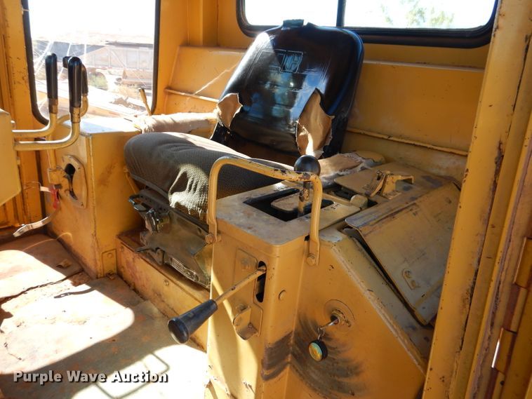 image for item DJ8882 1984 Caterpillar D6D  dozer