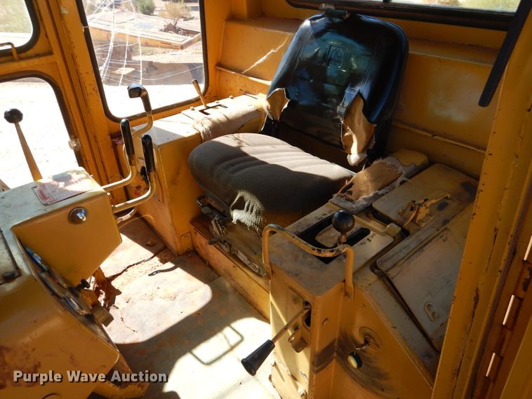 image for item DJ8882 1984 Caterpillar D6D  dozer