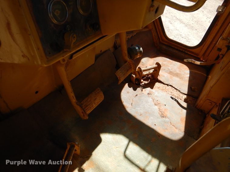 image for item DJ8882 1984 Caterpillar D6D  dozer