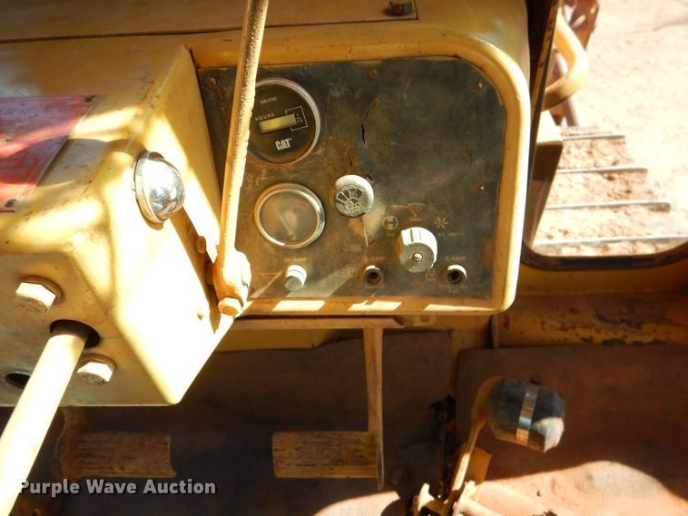 image for item DJ8882 1984 Caterpillar D6D  dozer