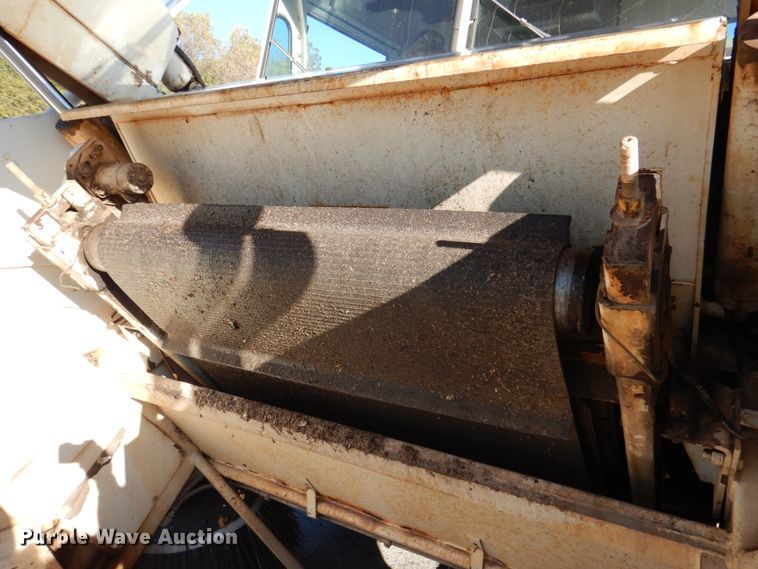 image for item DK1275 1999 Elgin Pelican Series P  sweeper