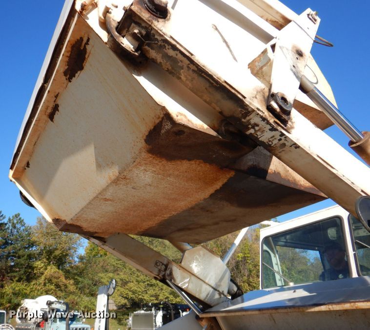 image for item DK1275 1999 Elgin Pelican Series P  sweeper