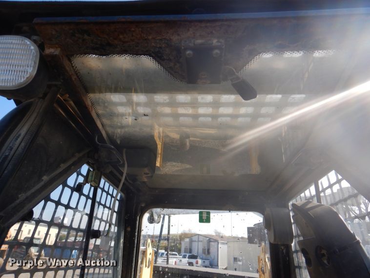 image for item DK1338 2004 Komatsu SK1020T  skid steer loader