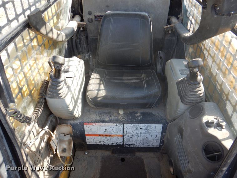 image for item DK1338 2004 Komatsu SK1020T  skid steer loader