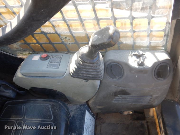 image for item DK1338 2004 Komatsu SK1020T  skid steer loader