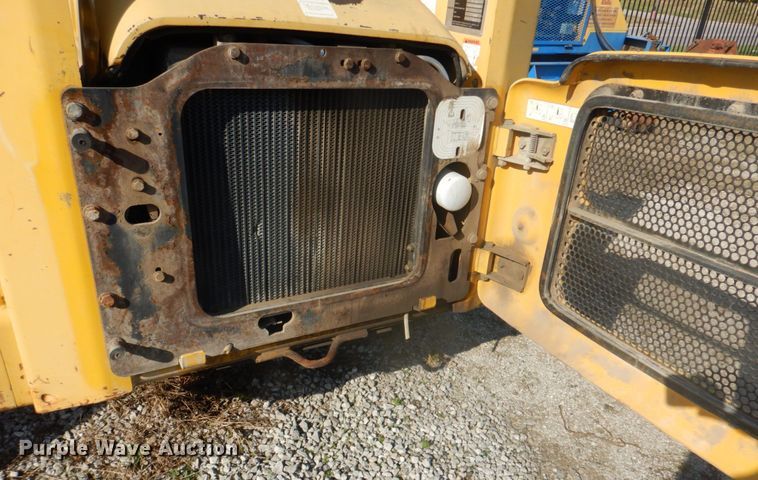 image for item DK1338 2004 Komatsu SK1020T  skid steer loader