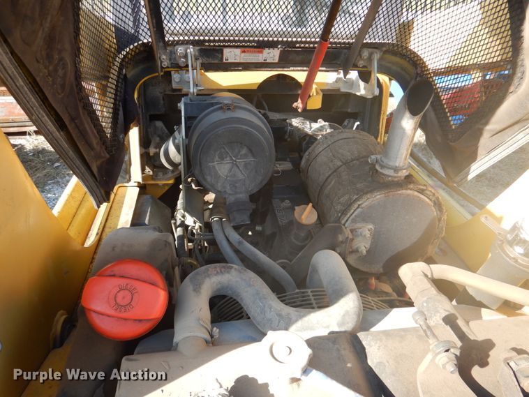 image for item DK1338 2004 Komatsu SK1020T  skid steer loader