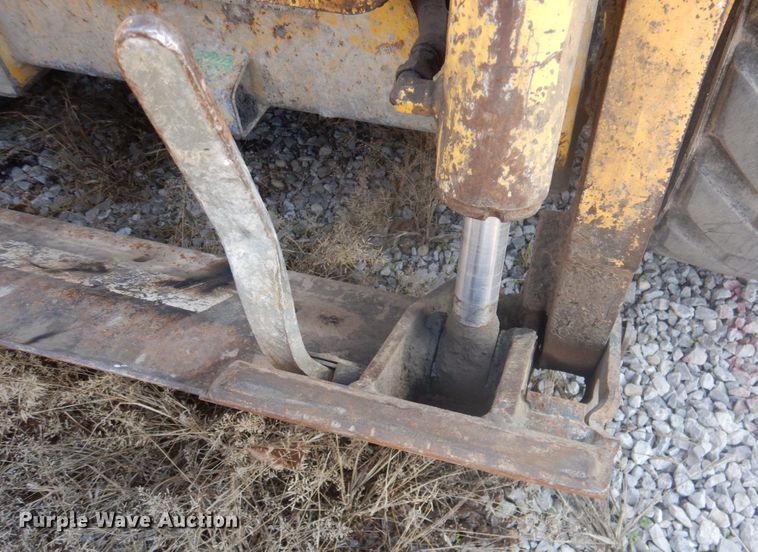 image for item DK1338 2004 Komatsu SK1020T  skid steer loader