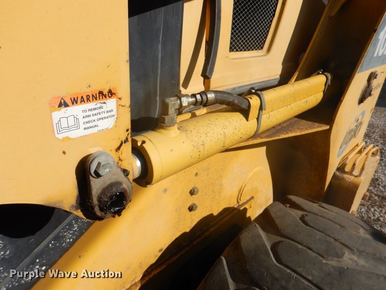 image for item DK1338 2004 Komatsu SK1020T  skid steer loader