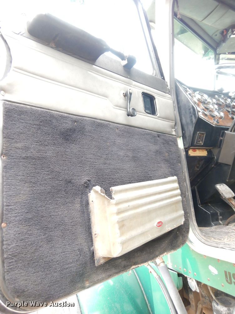 image for item DK3106 1995 Peterbilt 357  dump truck