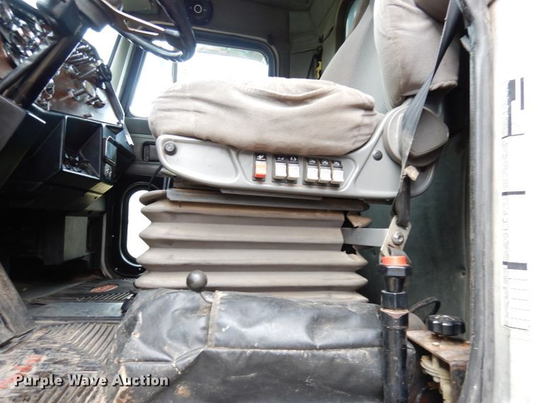 image for item DK3106 1995 Peterbilt 357  dump truck