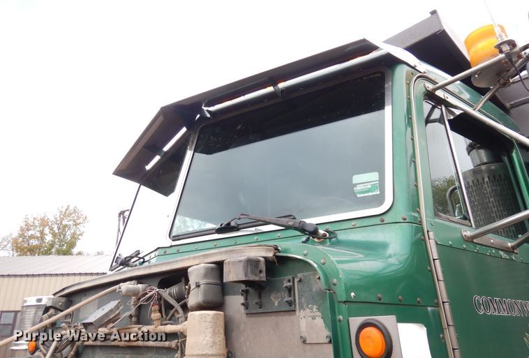 image for item DK3106 1995 Peterbilt 357  dump truck