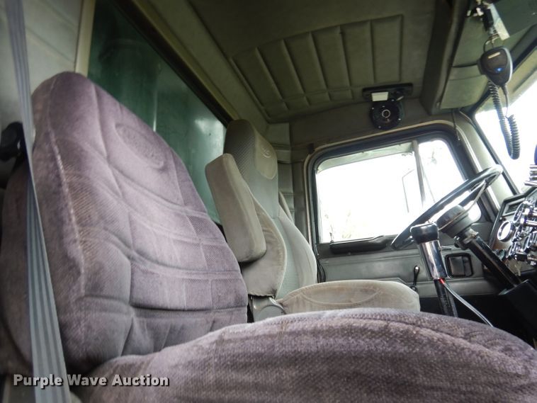 image for item DK3106 1995 Peterbilt 357  dump truck