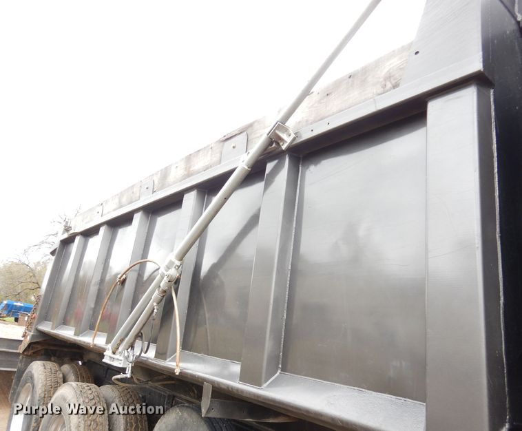 image for item DK3106 1995 Peterbilt 357  dump truck