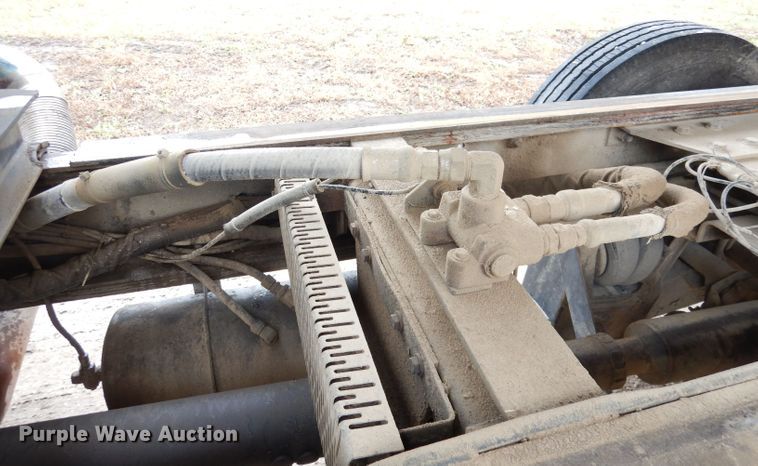 image for item DK3106 1995 Peterbilt 357  dump truck