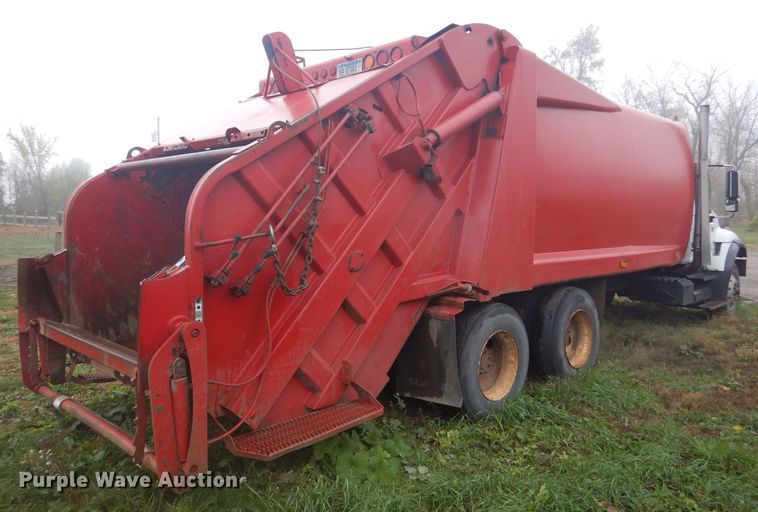 image for item DK3243 2007 International 7500 HT570  refuse truck
