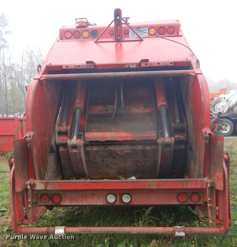 image for item DK3243 2007 International 7500 HT570  refuse truck