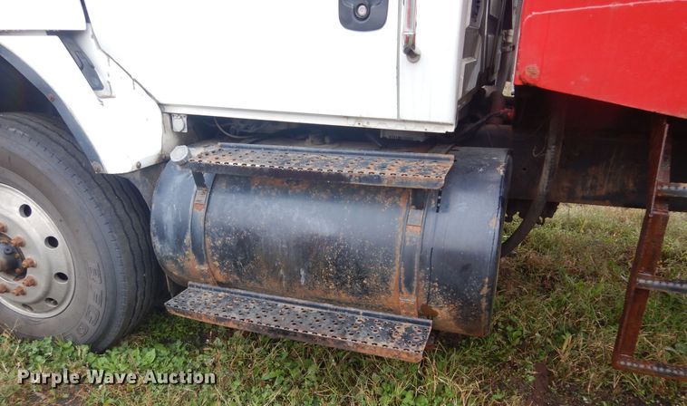 image for item DK3243 2007 International 7500 HT570  refuse truck