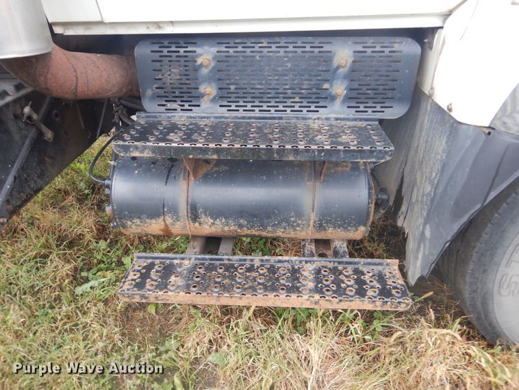 image for item DK3243 2007 International 7500 HT570  refuse truck