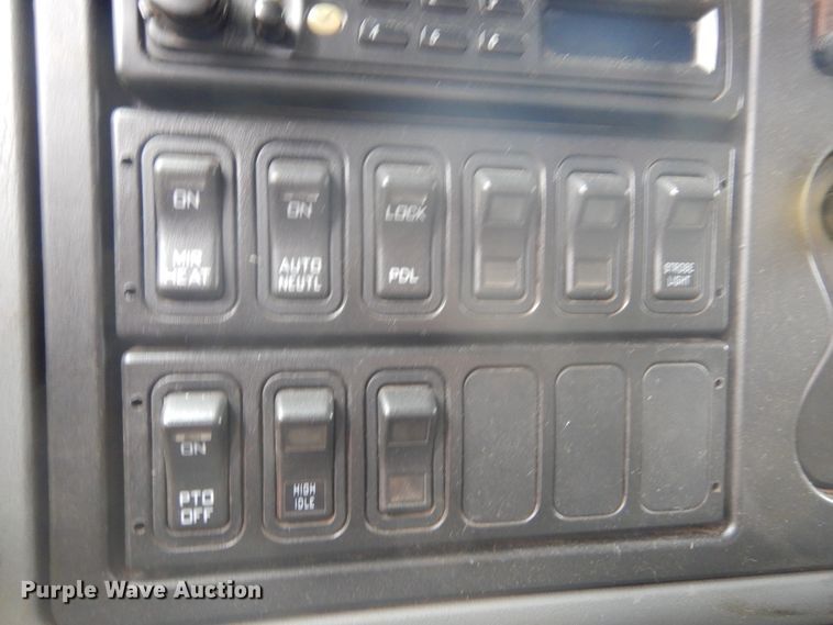 image for item DK3243 2007 International 7500 HT570  refuse truck