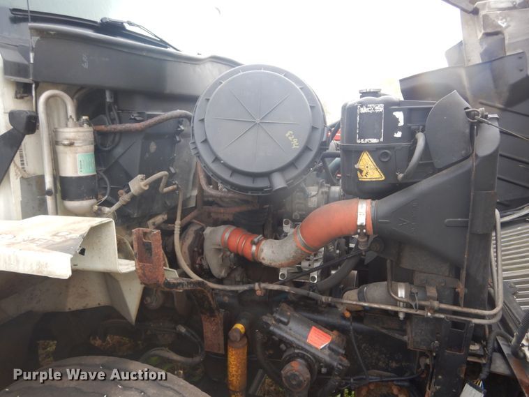 image for item DK3243 2007 International 7500 HT570  refuse truck