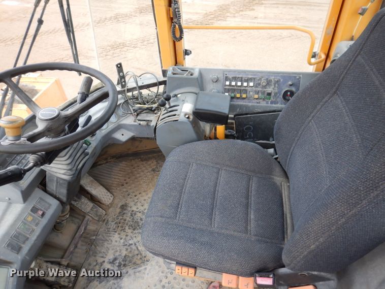 image for item DL5761 1996 Volvo L150C  wheel loader