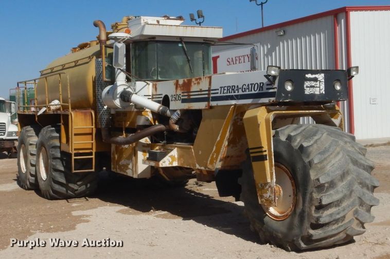 image for item DL6121 Ag-Chem Terra-Gator 2505  water wagon