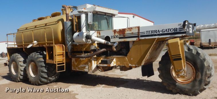 image for item DL6121 Ag-Chem Terra-Gator 2505  water wagon