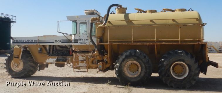 image for item DL6121 Ag-Chem Terra-Gator 2505  water wagon