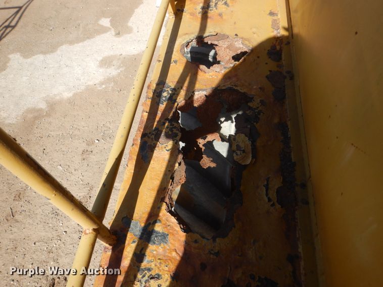 image for item DL6121 Ag-Chem Terra-Gator 2505  water wagon